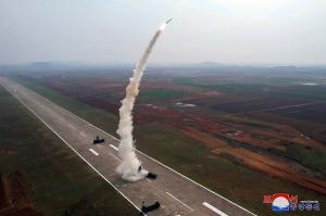 북한, 한미 공군훈련중 &apos;요격용&apos; 신형 지대공미사일 시험 발사