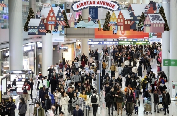 27일 진행된 총 8개의 인천국제공항 제1여객터미널 면세점 사업권 입찰에서 대기업 대상 사업권 2개가 유찰됐다.(사진=연합뉴스)