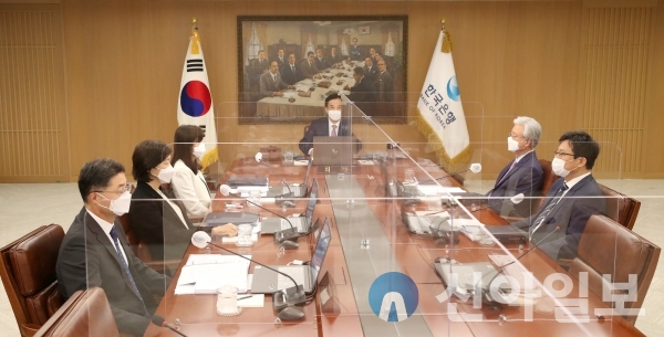 26일 한국은행 금융통화위원회가 통화정책방향 결정회의를 하고 있다 (사진=한국은행)