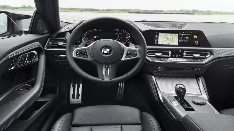 BMW ‘M240i xDrive 쿠페 퍼스트 에디션’ 실내. [사진=BMW 코리아]