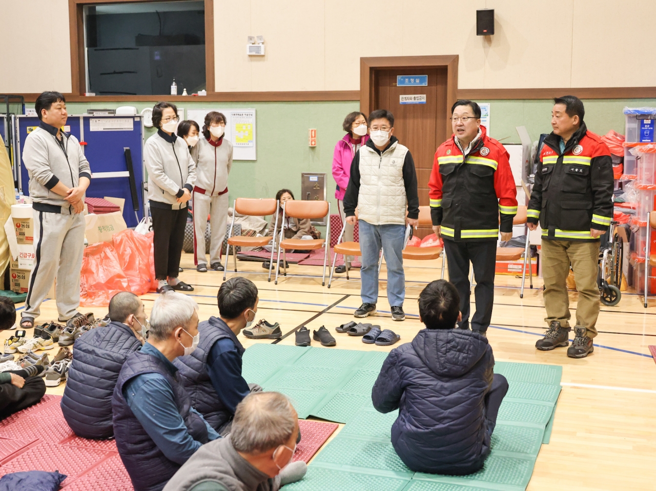 대전 서구 산직동 산불 이틀 째 ... 헬기 17대 투입, 진화 총력 장면. (사진=대전시)