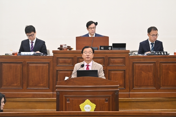 이현재 하남시장이 지난 1일 열린 제326회 하남시의회 정례회 본회의에서 시정연설을 하고 있다.(사진=하남시)