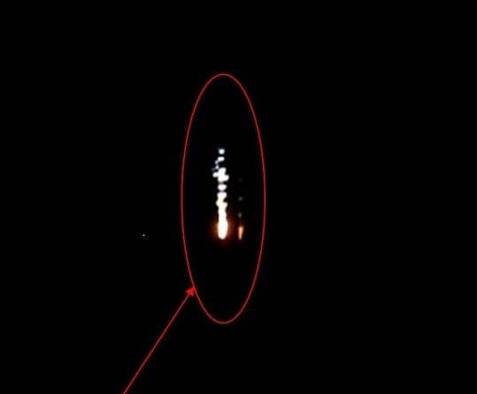 일본 방위성은 북한이 지난 2월 18일 평양 인근에서 발사한 대륙간탄도미사일(ICBM)급 미사일이 낙하하는 것으로 추정되는 모습을 찍은 사진과 동영상을 공개했다. 해당 자료는 자위대 F-15 전투기가 촬영했다.(사진=연합뉴스)