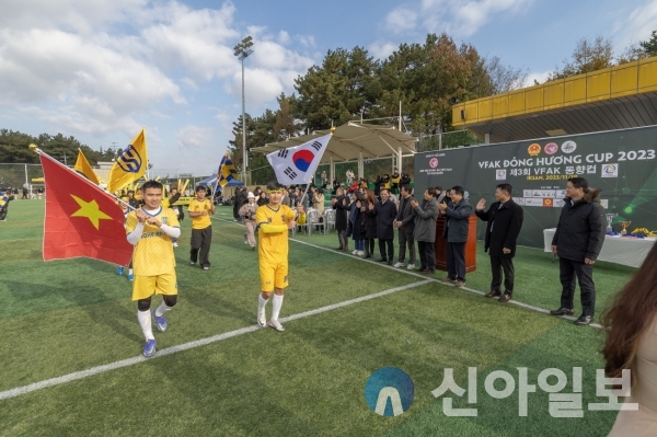 정헌율 익산시장, 해외 출장…베트남 진출 교두보 (2023년 재한국 베트남인 축구대회 제3회 VFAK 동향컵 - 금마 축구공원)