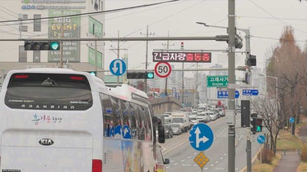 천안시는 이달부터 구급차 등 긴급차량의 골든타임 확보와 안전한 출동을 위해 ‘긴급차량 우선신호’를 본격 운영한다.(사진=천안시)