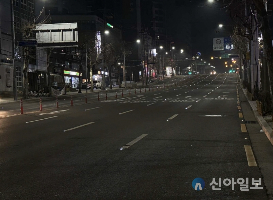 태양광 LED 도로표지병을 설치한 고성능 차선. (사진=서울시)