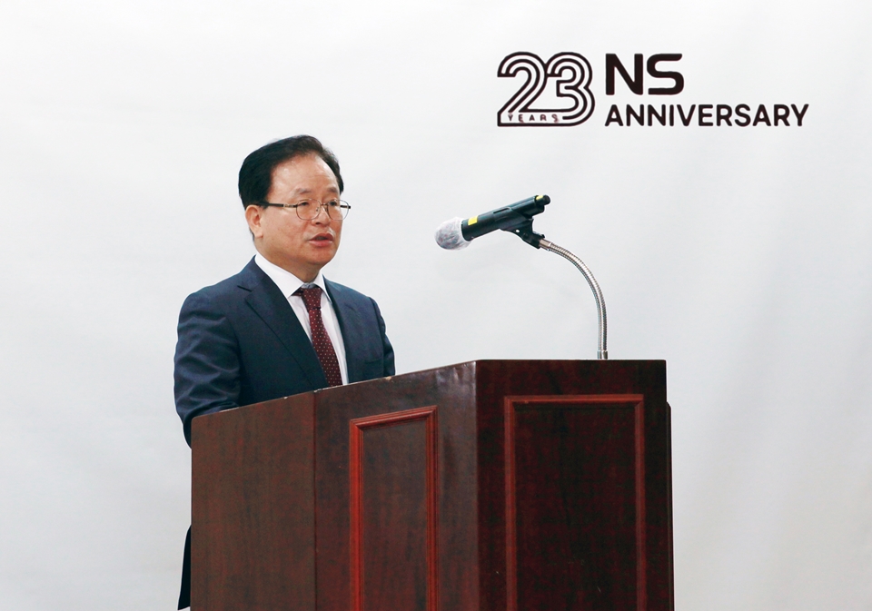 조항목 NS홈쇼핑 대표가 창립 23주년 기념식에서 기념사를 전하고 있다. [사진=NS홈쇼핑]