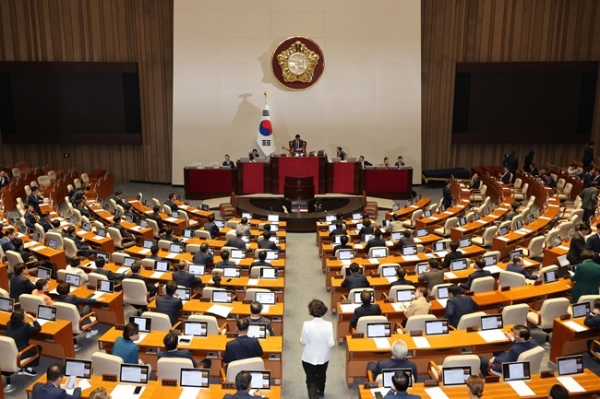 김진표 국회의장이 28일 오후 국회에서 열린 본회의에서 재의결 안건으로 상정됐다가 부결된 '해병대 채상병 사망사건 수사외압 의혹 특별검사법' 표결 결과를 발표하고 있다.(사진=연합뉴스)