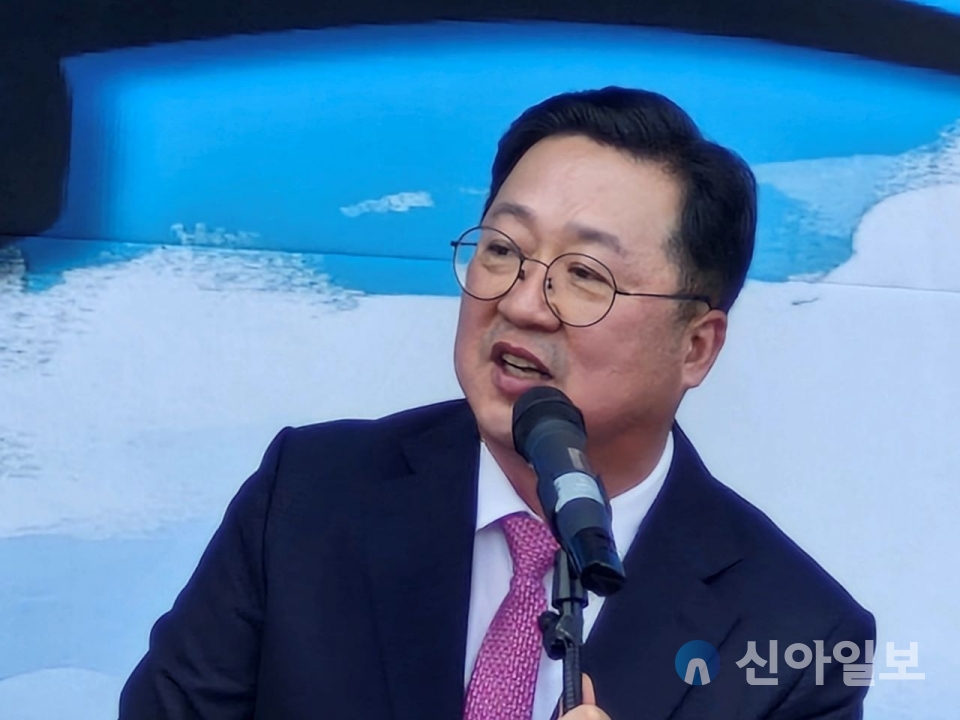 ‘대전부르스’ 막걸리 생산업체인 농업회사법인 유한회사 ‘대전부르스주조’가 서구 평촌동에 현대식 공장을 신축하고 11일 준공식을 개최하는 가운데 이장우 시장이 축사를 하고 있다 (사진=정태경 기자)