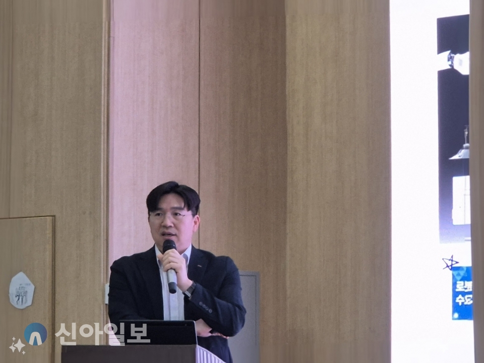 윤석준 포스코DX 로봇자동화센터장이 18일 서울 종로구 센터포인트광화문에서 미디어데이를 열고 로봇 자동화 사업에 대해 설명하고 있다.[사진=윤경진 기자]