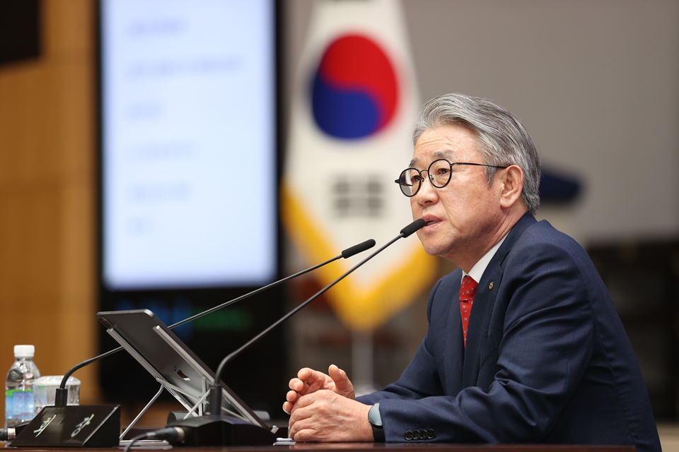 강호동 농협중앙회장이 ‘2024년 상반기 종합경영분석회의’를 주재하고 있다. [사진=농협]