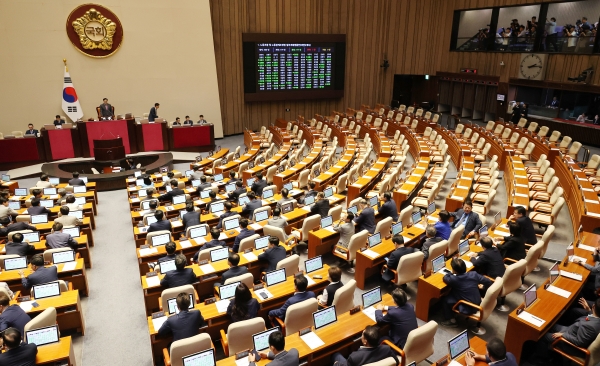 지난 5일 오후 국회에서 열린 본회의에서 여당 불참속에 '노란봉투법'(노동조합·노동관계조정법 개정안) 표결이 진행되고 있다. (사진=연합뉴스)