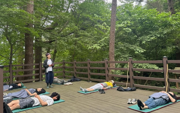 경기도 가평군 환경성질환예방관리센터가 ‘숲의 약속’에서 오는 9월부터 3회에 걸쳐 운영할 ‘환경감수성을 높이는 가족캠프’ 참가자를 모집한다 (사진=경기도 가평군)